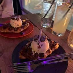 SUNDAY FULLER CAFE
