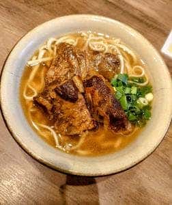沖縄そば専門店 菊鶴そば 博多駅店