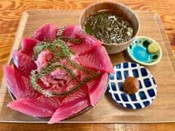 県産生まぐろ丼専門店つなや食堂