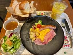 ROYAL's Cafe & Shop 馬車道店