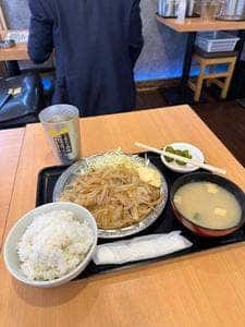 ぶたぼーる 新宿店