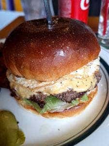 THE CORNER Hamburger&Saloon