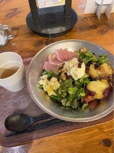 D.I.Y. salad & delicatessen