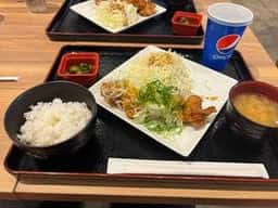 からあげ、定食、丼 がブリチキン。土岐プレミアムアウトレット店