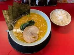 横浜家系ラーメンかすたむ家 岩塚駅前店