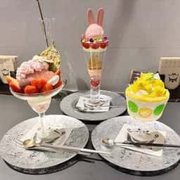 夜パフェ専門店 モモブクロ