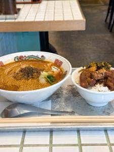 台湾の味 魯肉飯と魚介系 担担麺専門店 魯担
