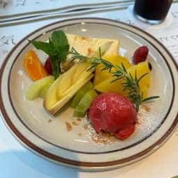 Aging beef ＆ Specialty coffee THE三本