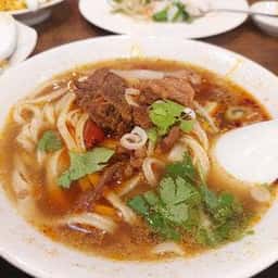 四川料理・蘭州ラーメン 牛王 本陣駅前店