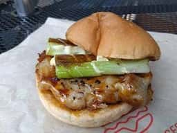 TORIKI BURGER 伏見稲荷 OICY ビレッジ店