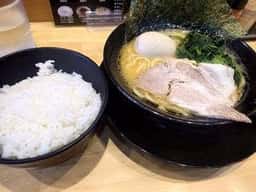 家系ラーメン頂㐂家 阪急三国店