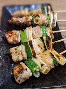 焼き鳥 でにーろ