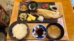 食堂でべこ。