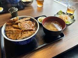 炭火焼豚丼 七凛茶屋坊ず