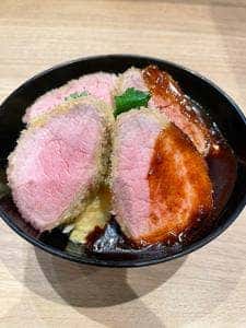 北新地とんかつépais エキスポシティ店