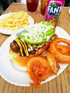 スクーカムホットドッグダイナー 中目黒店