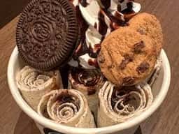 ROLL ICE CREAM FACTORY MARK IS みなとみらい店