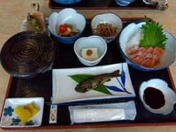 渓流料理 いわなや