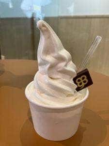 ミルク&パフェ よつ葉ホワイトコージ KITTE大阪店