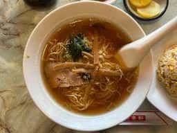 きたなくてもうまい中華料理屋 菜来軒