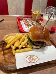 ポテトアンドミートラッキースターバーガー