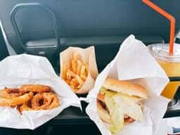 あっくんバーガー -AWAJI- BLEND STORE
