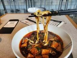 麻婆麺専門店 麺と痺れ うめきた店