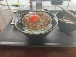 コンナトコロニハンバーグ