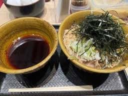 なぜ蕎麦にラー油を入れるのか。五反田店