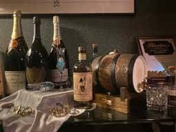 BAR LOUNGE BEGINS