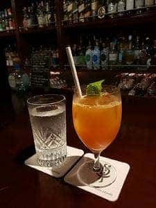 Bar 眞
