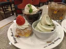 ケーニヒス クローネ カフェテリア ヒルトンプラザイースト店