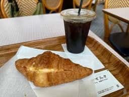 カフェ クロワッサン WBG店