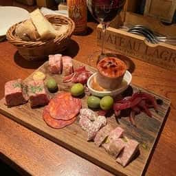 ワインの酒場。ディプント 新宿西口店