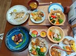 カフェ&レストラン 十字屋商店