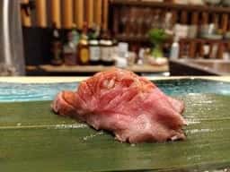 ぶつき米のシャリと飛鳥座牛 和牛寿司 あすか座