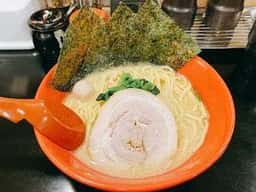 横浜家系ラーメン 赤家 都立家政店