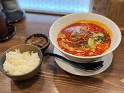 四川担々麺 赤い鯨