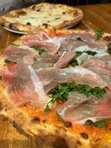 ラ ピッツァ ナポレターナ レガロ