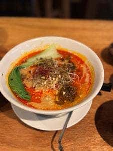 四川担々麺 赤い鯨