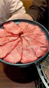 焼肉 たべる