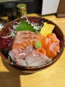 サーモン丼専門店 熊だ