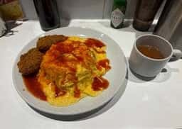 男のオムライス EGG BOMB