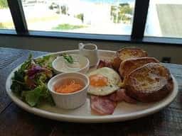 Ocean view cafe "89 Coffee"