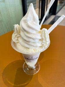 ミルク&パフェ よつ葉ホワイトコージ KITTE大阪店
