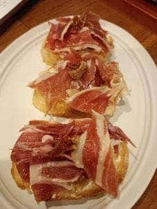 バインミーバル ハチ