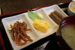 やきにく屋にくまる