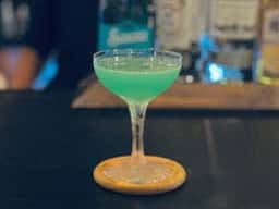 RETRO BAR 木馬館