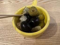 ラム串と洋酒 雨模羊