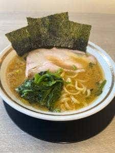 家系ラーメン 王道家直伝 との丸家 越谷店